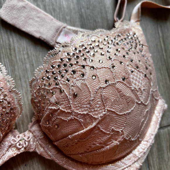 Lot of Victoria secrets bras 34B - Picture 6 of 8